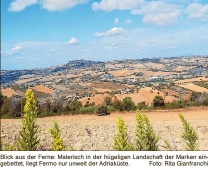 Blick aus der Ferne: Malerisch in der hügeligen Landschaft der Marken eingebettet, liegt Fermo nur unweit der Adriaküste. Foto: Rita Gianfranchi
