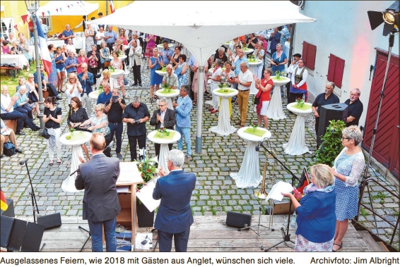 MobirisAusgelassenes Feiern, wie 2018 mit Gästen aus Anglet, wünschen sich viele. Archivfoto: Jim Albrighte